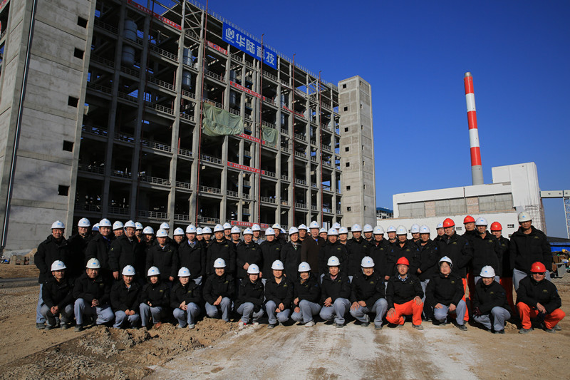 建设中的蒲城煤制烯烃项目 项目组全家福.JPG